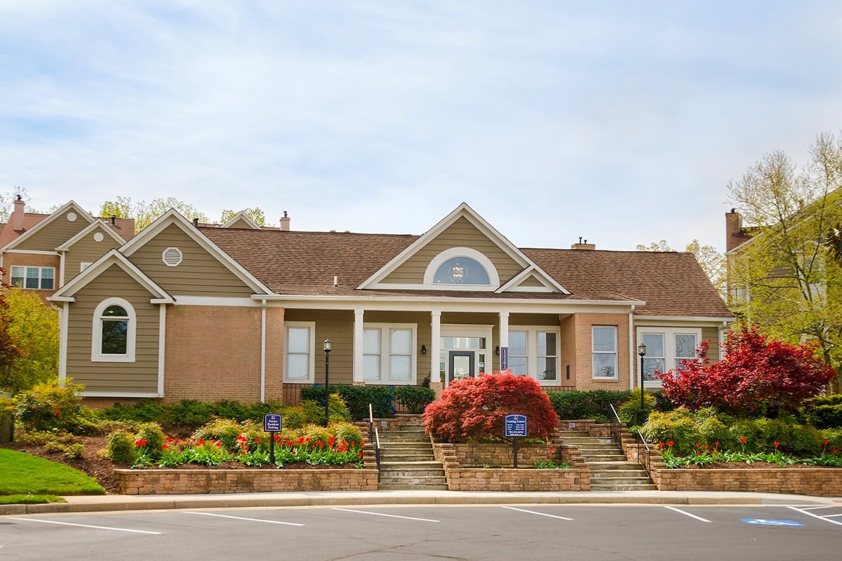 Bell Partners Acquires Apartment Community in Fairfax, VA